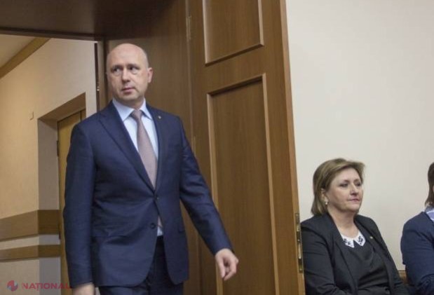 FOTO // Premierul Filip își SURPRINDE vecinii și oamenii de pe stradă cu GESTUL său