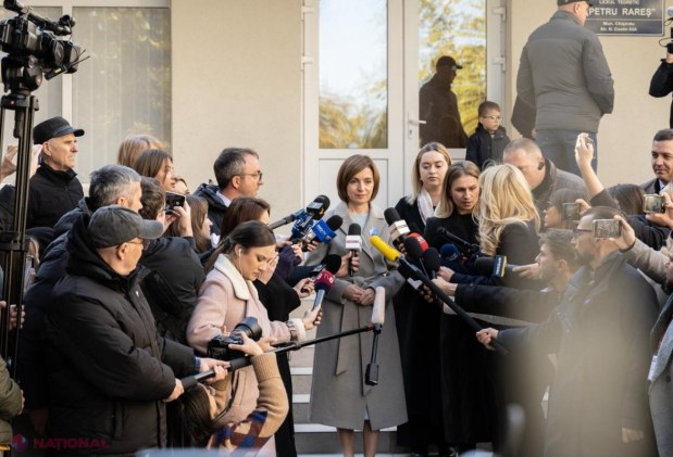 VIDEO // Maia Sandu, întâmpinată cu APLAUZE la secția de vot: „Astăzi, mai mult ca niciodată, trebuie să fim UNIȚI, să ne păstrăm pacea. HOȚII vor să ne cumpere votul, hoții vor să ne cumpere țara. Ieșiți la vot cu credință și speranță”