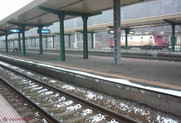 Accident feroviar în Chișinău: Minoră de 16 ani, LOVITĂ de o locomotivă