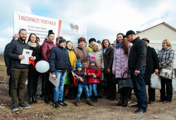 FOTO // Primii beneficiari au primit cheile de la locuințele SOCIALE construite în Orhei. Vor plăti doar 500 de lei pe lună, fără nicio dobândă