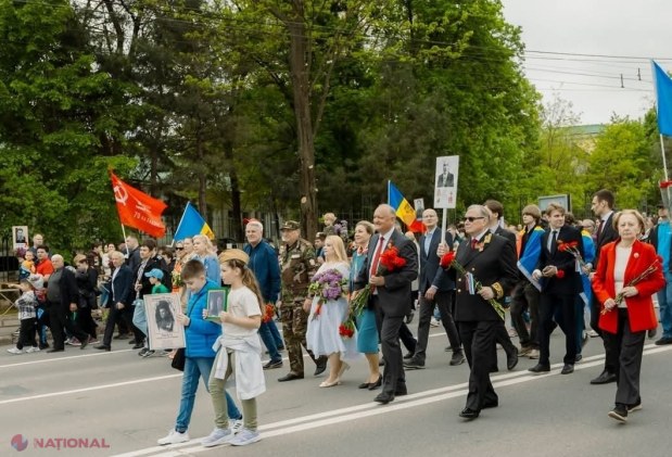 FOTO // Marș cu simboluri interzise și „Katiușa” în centrul Chișinăului: Politicienii proruși, gesturi pe placul lui Vladimir Putin de 9 mai