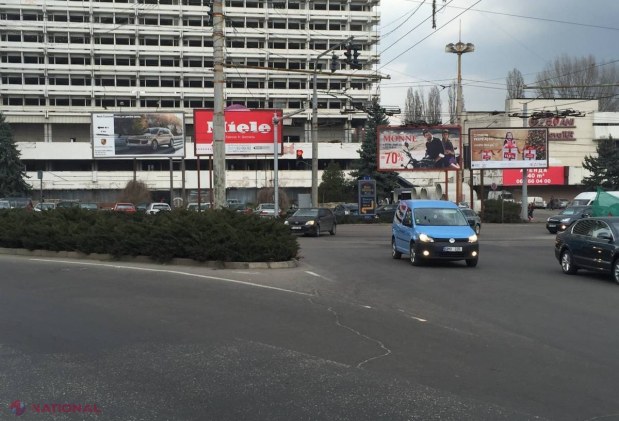 ULTIMATUM // Primăria cere DEMONTAREA a 88 de panouri de pe bd. Ștefan cel Mare  