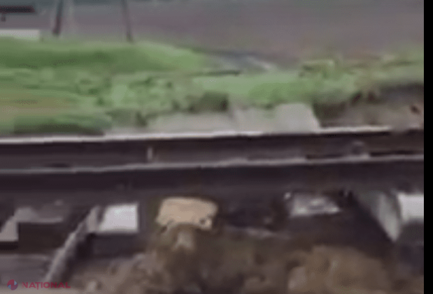 VIDEO // CFM prezintă PROBE că unele porțiuni ale căilor ferate s-au SURPAT, iar din acest motiv a fost sistată circulația