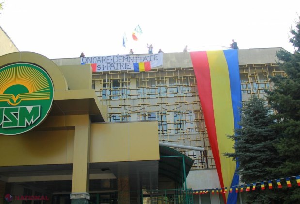 Un tricolor de 15 metri a fost arborat pe clădirea USM