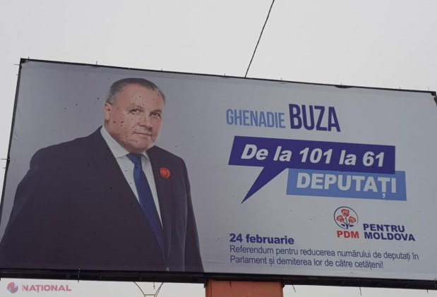 FOTO // Panourile electorale ale PD din Hâncești, „CIURUITE” cu bile de paintball: „Vom atenționa observatorii naționali și internaționali despre aceste acte de agresiune”
