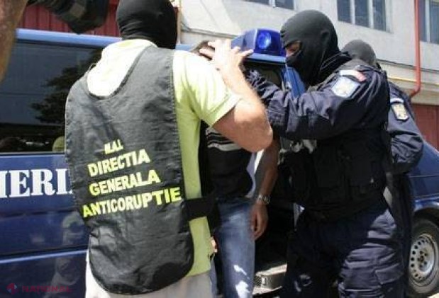 Doi polițiști din R. Moldova, ARESTAȚI în România pentru trafic de țigări și dare de mită