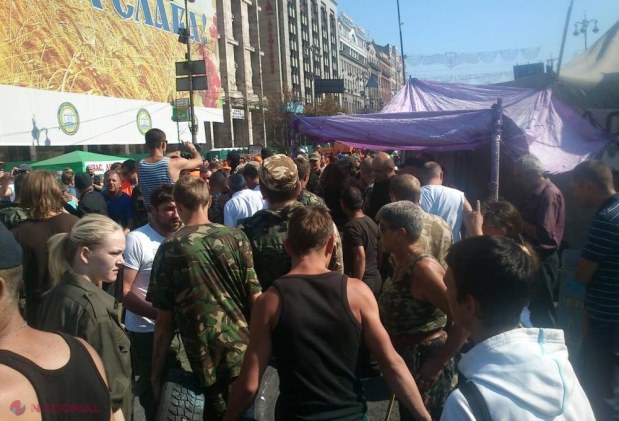 Noi ALTERCAȚII pe Maidan: Petarde, grenade fumigene și cocktailuri Molotov