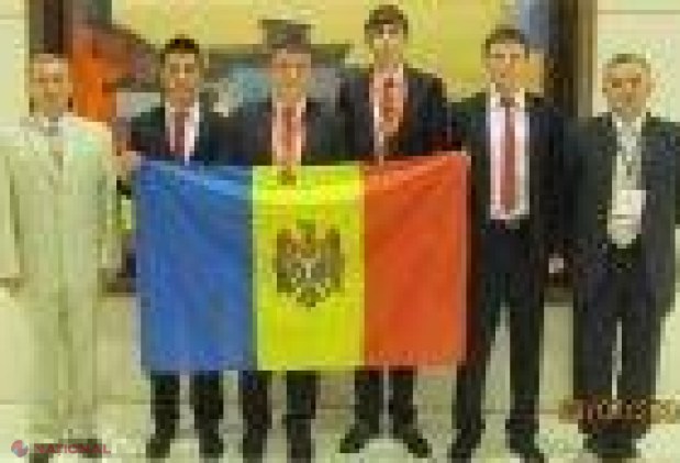 Elevii moldoveni s-au întors cu două medalii din Vietnam