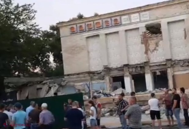 VIDEO // Primarul ales, Andrei Năstase, protestează la „Gaudeamus”: Bloc cu 15 etaje în locul fostului cinematograf?