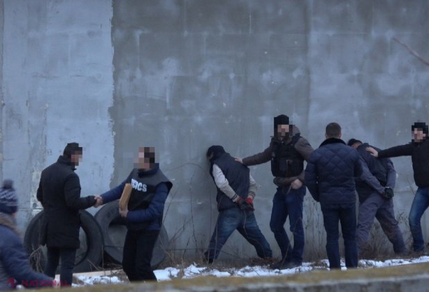 FOTO // TRAFICANȚII DE HEROINĂ, în instanță. Monitorizare a grupării criminale mai bine de doi ani