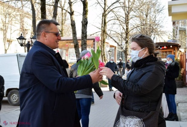 FOTO // Urări de bine și mii de flori au fost împărțite femeilor din orașul și raionul Orhei, precum și în alte localități din țară, de către echipa lui Ilan Șor
