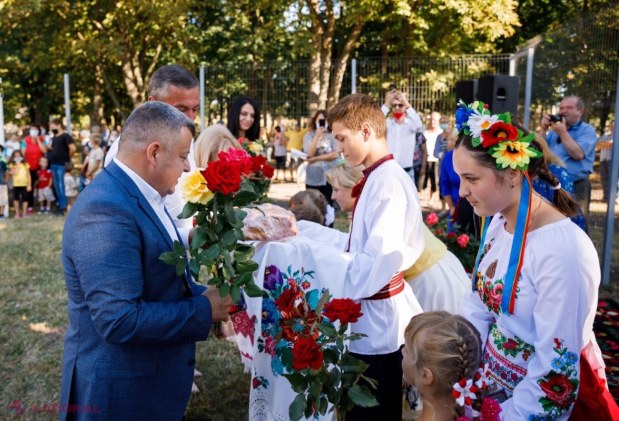 FOTO // Noi terenuri de joacă în satele Stolniceni și Miciurin, amenajate în cadrul unui proiect al Partidului „ȘOR”. Într-o lună au fost date în exploatare deja 16 terenuri de joacă