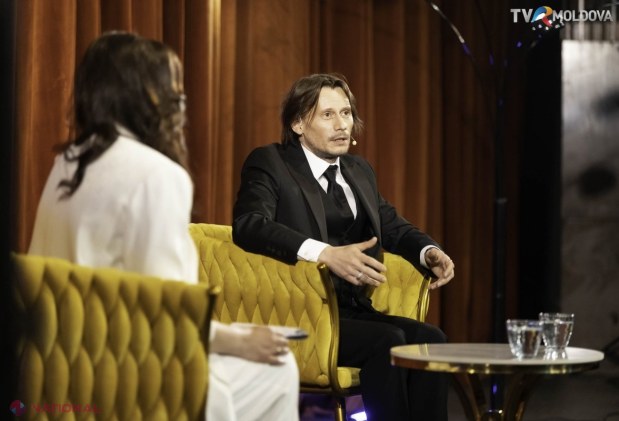 FOTO // Celebrul actor Marius Manole și-a deschis SUFLETUL în fața publicului din Chișinău, în cadrul „Întâlnirile TVR Moldova”: „Acum ori niciodată! Asta îmi spun de fiecare dacă când calc pe scenă”