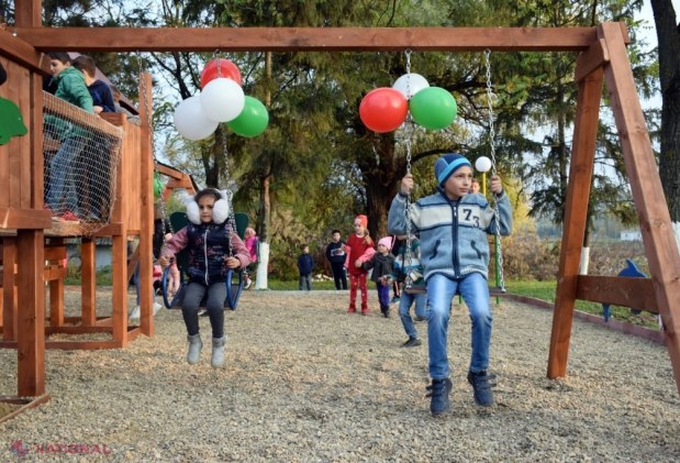 FOTO // Copiii din alte nouă sate din raionul Orhei se bucură de terenuri de joacă amenajate recent de Partidul „ȘOR”