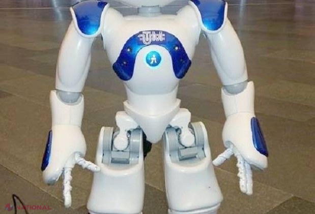 INGENIOS // Roboțelul Frank, pe post de MOMEALĂ: Cum sunt îndemnați absolvenții din R. Moldova să-și continue studiile la ROBOTICĂ