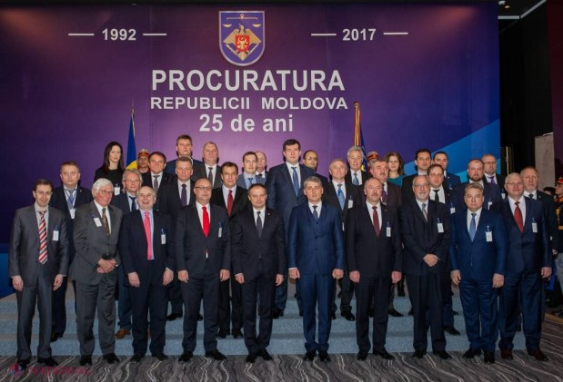 BANI la ceremonia procurorilor