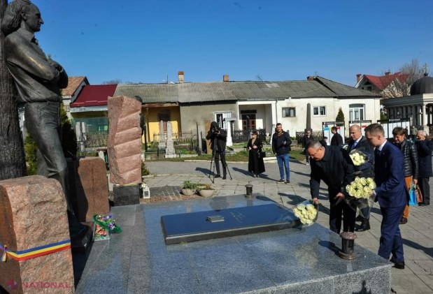 Liderii PNL România i-au comemorat, la Chișinău, pe Grigore Vieru și pe ​Doina și Ion Aldea-Teodorovici. Nicolae Ciucă: Îi cinstim pe cei care au trudit cu toată ființa lor și toată viața lor, pentru a păstra vie memoria evenimentului din 1918
