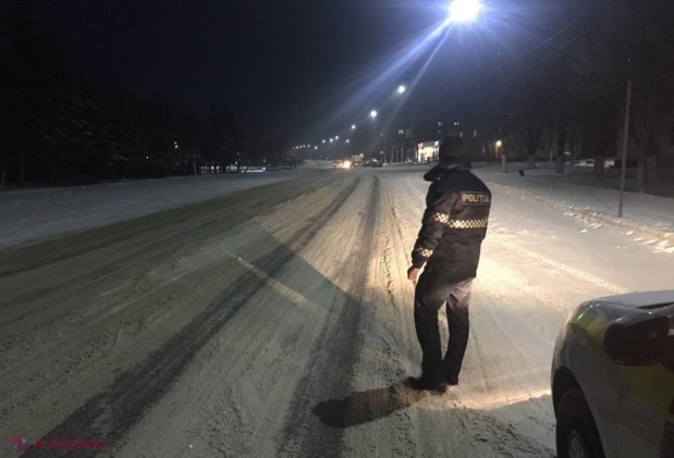 VIDEO, FOTO // Peste 103 accidente minore în ultima zi. O mașină s-a RĂSTURNAT, iar un microbuz a ARS aproape complet. Sfaturile lui Cavcaliuc pentru șoferi și pietoni