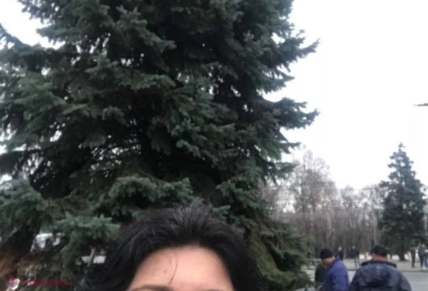 Noul BRAD a fost „PĂZIT mai ceva ca președintele SUA”. Silvia Radu: „Dacă îl vedeți pe Valeriu Munteanu cu secera și ciocanul în jurul bradului, să-l trimiteți înapoi pe Facebook”