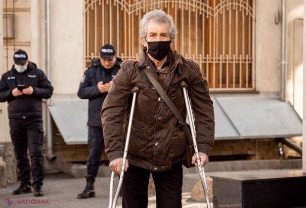 FOTO // Reprezentanții și simpatizanții Partidului „ȘOR” au PROTESTAT în fața ANRE și au cerut DEMISIA conducerii aceste instituții: „VAMPIRII energetici ai Moldovei”