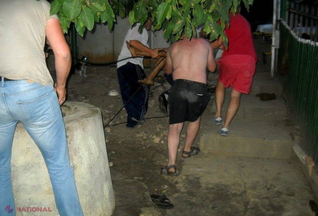 FOTO // Intervenție DIFICILĂ a pompierilor în raionul Căușeni. O femeie a fost salvată, iar doi bărbați au MURIT