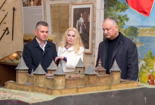 FOTO // Președintele Dodon și-a dus familia în Transnistria pentru a marca alături de Krasnoselski și soția sa sărbătoarea de stat a Federației Ruse – „Ziua Unirii Naționale”