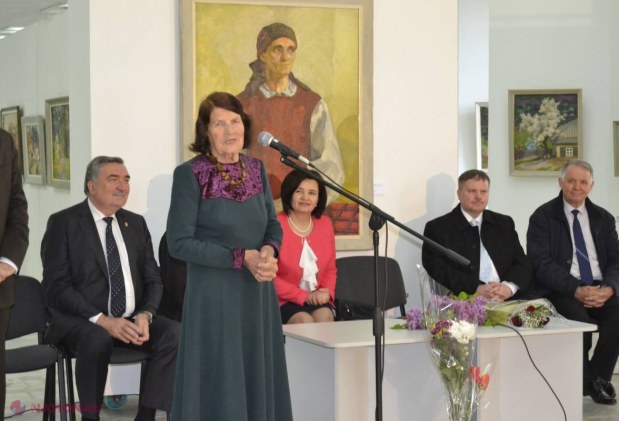 O pictoriță de 90 de ani din R. Moldova a VERNISAT o expoziție aniversară
