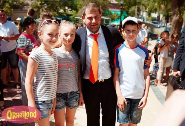 FOTO // Cel mai mare parc de distracții din R. Moldova, OrheiLand, a fost deschis la Orhei. Zeci de mii de copii și părinți au venit la deschidere