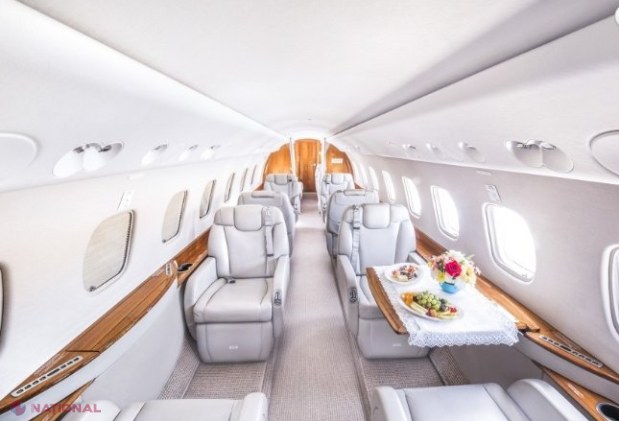 FOTO // Cine este PASAGERUL MISTERIOS care i-a făcut pe membrii Comisiei pentru Situații Excepționate să AUTORIZEZE o cursă charter de la București. Un singur pasager la bordul aeronavei