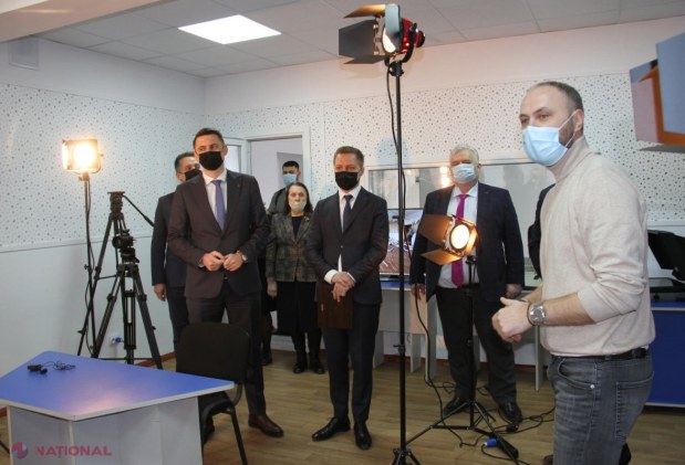 FOTO // Laborator performant de televiziune pentru cei 600 de studenți ai Facultății de Jurnalism și Științe ale Comunicării din cadrul USM. Deschiderea studioului a fost posibilă grație unei investiții a DRRM din cadrul Guvernului României