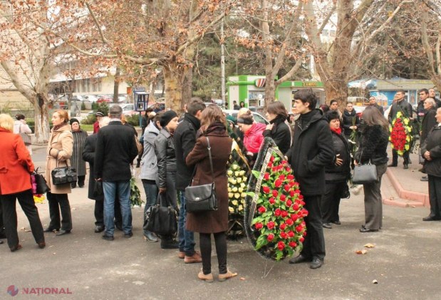 FOTO // Sute de oameni au venit să-și ia rămas bun de la maestrul Titus Jucov