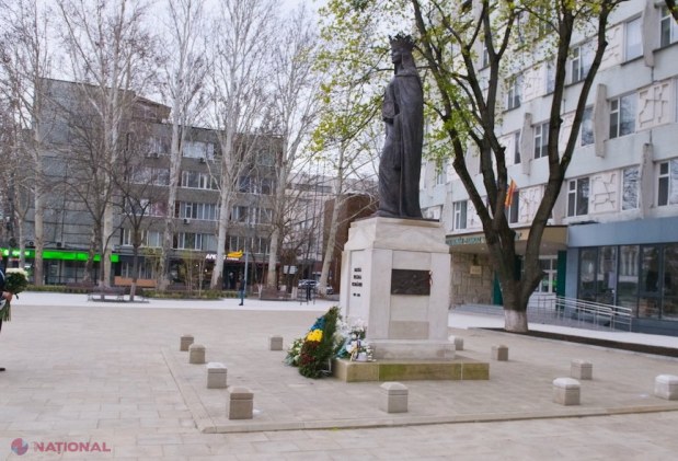 Familia Regală a României aduce un omagiu Reginei Maria la noul monument din Chișinău