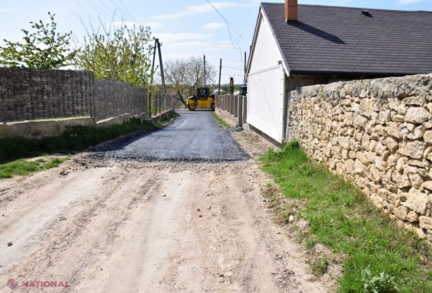 FOTO // Echipa Partidului „ȘOR” din raionul Orhei continuă investițiile în infrastructura rutieră. Localnicii din Pohorniceni spun că au așteptat zeci de ani să fie RENOVAT drumul principal din sat