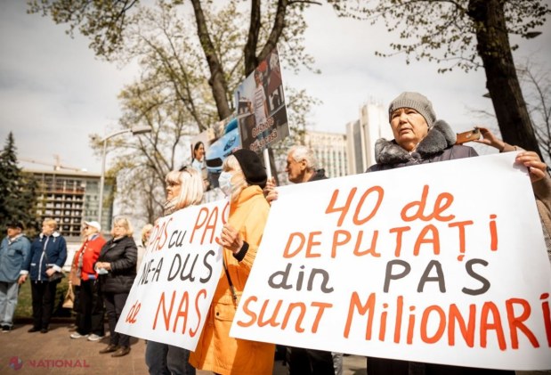 Partidul „ȘOR”, un nou flashmob la Parlament: „Milionarii din PAS ne-au dus de nas”. Protestatarii așteaptă soluții pentru depășirea crizei
