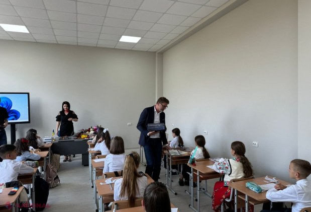 FOTO // Un liceu din Ceadâr-Lunga a inaugurat PRIMA clasă de a V-a cu predare în Limba ROMÂNĂ: „Au ales să studieze în limba română pentru a avea acces la o educație de calitate, precum și la o piață a muncii mai ofertantă”