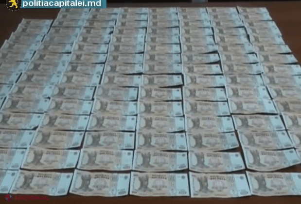 Atenție la bancnote! Poliția a găsit sume mari de bani falși în Chișinău