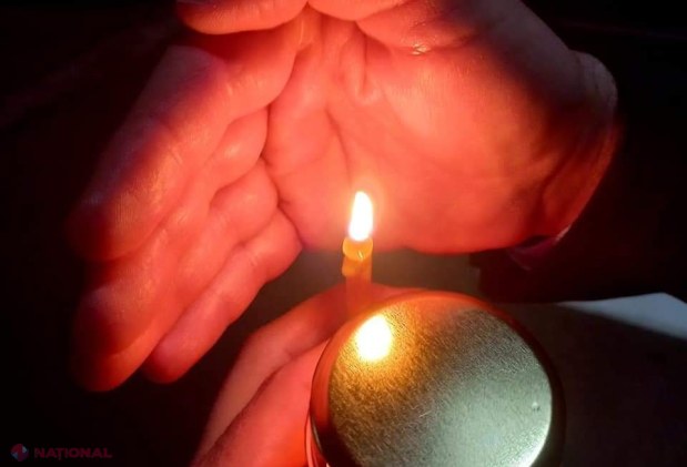 FOTO // Sfânta Lumină de la Ierusalim a ajuns în Sâmbăta Mare la Chișinău, adusă de către o delegație a Mitropoliei Basarabiei 