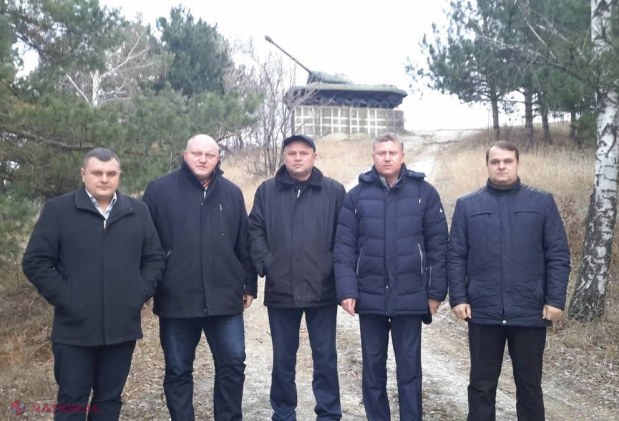 Tancul sovietic de la Cornești a împărțit lumea în două: Unii vor să-l scoată, iar deputații socialiști dorm lângă el