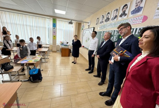 FOTO // Un liceu din Ceadâr-Lunga a inaugurat PRIMA clasă de a V-a cu predare în Limba ROMÂNĂ: „Au ales să studieze în limba română pentru a avea acces la o educație de calitate, precum și la o piață a muncii mai ofertantă”