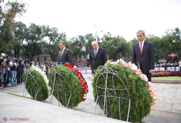 REPORTAJ FOTO // Bunica a bătut toba de Ziua Independenței R. Moldova