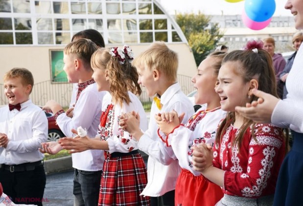FOTO // Echipa lui Ilan Șor continuă amenajarea curților de bloc din Orhei: „Mă bucur că am reușit inaugurarea acestei curți, care se află pe o stradă cu o denumire simbolică pentru istoria noastră”