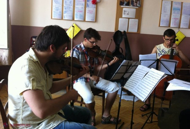 Tinerii care studiază MUZICA peste hotare au venit să cânte ACASĂ