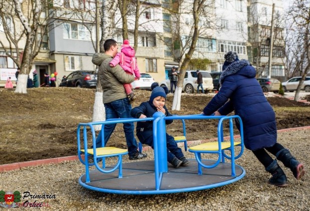 FOTO // „Operațiunea Curtea”, implementată de municipalitatea Orhei, continuă și iarna. Încă cinci curți modernizate în TOTALITATE au fost date în exploatare
