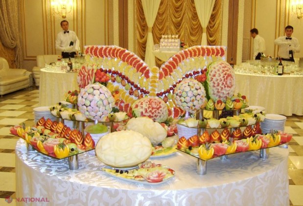 Sculpturile GUSTOASE de la Soroca! Doamna care transformă fructele şi legumele în artă culinară