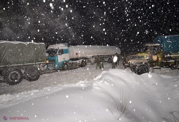 FOTO, VIDEO // Militarii Armatei Naționale au DEBLOCAT din nămeți 42 de unități de transport și 45 de persoane. S-a intervenit și cu tehnică cu șenile