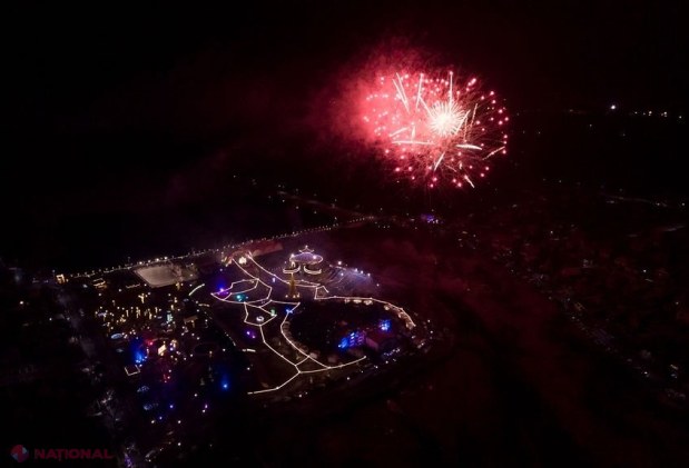 GALERIE FOTO // Mega-concert și show spectaculos cu focuri de artificii. Mii de moldoveni au sărbătorit Revelionul la Orhei!
