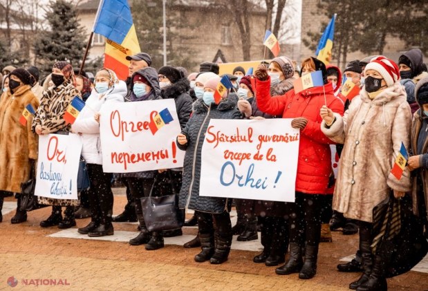 FOTO // Protest împotriva GUVERNĂRII la Orhei: Cei prezenți au cerut DEMISIA Guvernului, iar Consiliul Raional Orhei a votat o declarație în acest sens. „Începutul sfârșitului actualei guvernări începe aici, la Orhei”