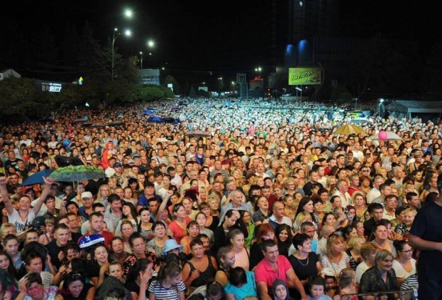 Primăria Bălți: Circa 50 de mii de oameni au venit la concertul organizat de Renato Usatâi cu prilejul Zilei Independenței R. Moldova (FOTO, VIDEO)