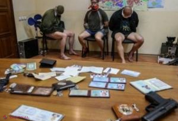 VIDEO // Separatiştii pro-ruşi din Doneţk au CAPTURAT trei securişti ucraineni şi înaintează condiţii