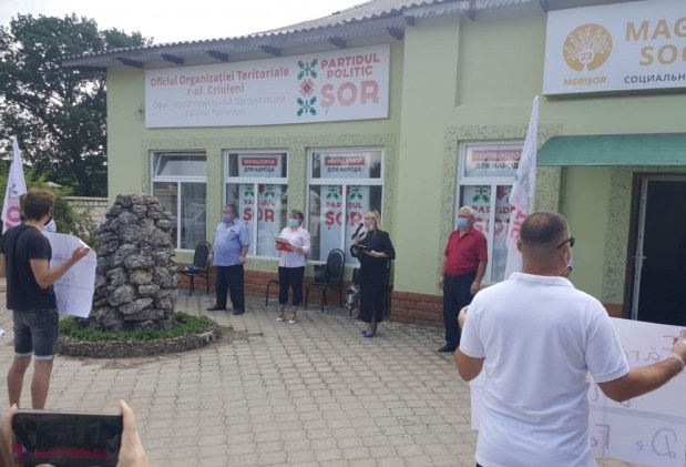 VIDEO // Protest al Partidului „ȘOR”: Cetățenii din toată țara apără magazinele sociale „Merișor”, pe care Filip și guvernarea vor să le închidă abuziv”